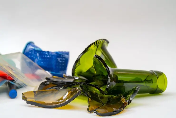  glass bottles are prone to breakage