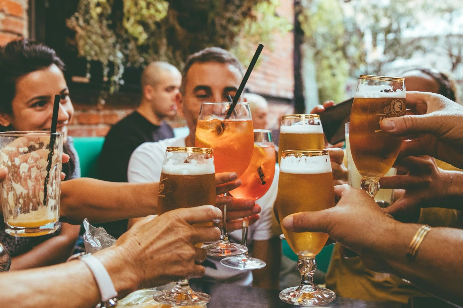  On average, a beer fest can attract anywhere from 1,000 to over 50,000 attendees depending on its size and popularity.
